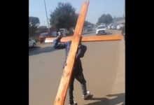 MBORO CARRYING CROSS 220x150